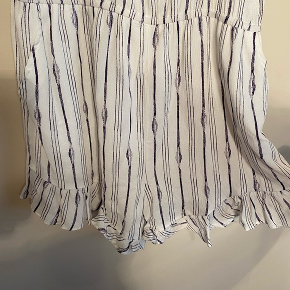 One Shoulder Ruffle Striped Romper - Picture 4 of 6